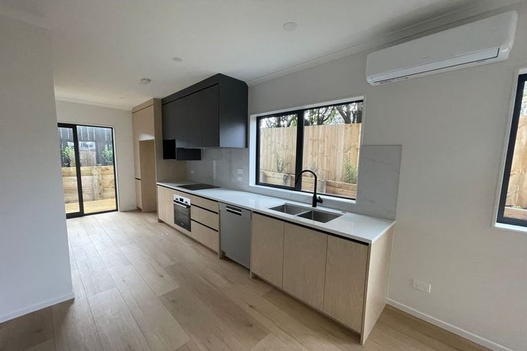 Photo of property in 8d Minaret Drive, Bucklands Beach, Auckland, 2014