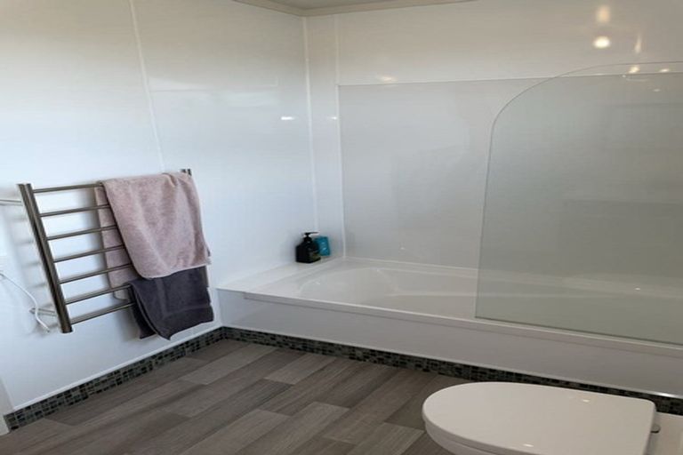 Photo of property in 13 Matthew Place, Kawaha Point, Rotorua, 3010