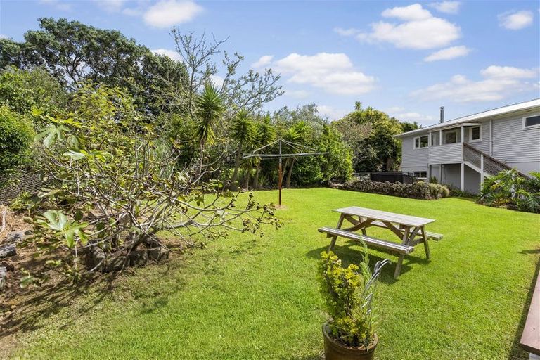 Photo of property in 76 Marine Parade, Mellons Bay, Auckland, 2014