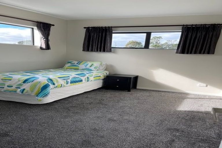 Photo of property in 12 Han Court, Glen Eden, Auckland, 0602