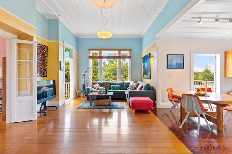 Photo of property in 49 West Lynn Road, Titirangi, Auckland, 0604