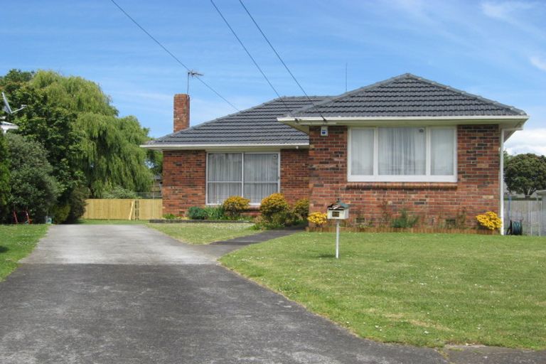 Photo of property in 22 Tarata Crescent, Mangere Bridge, Auckland, 2022
