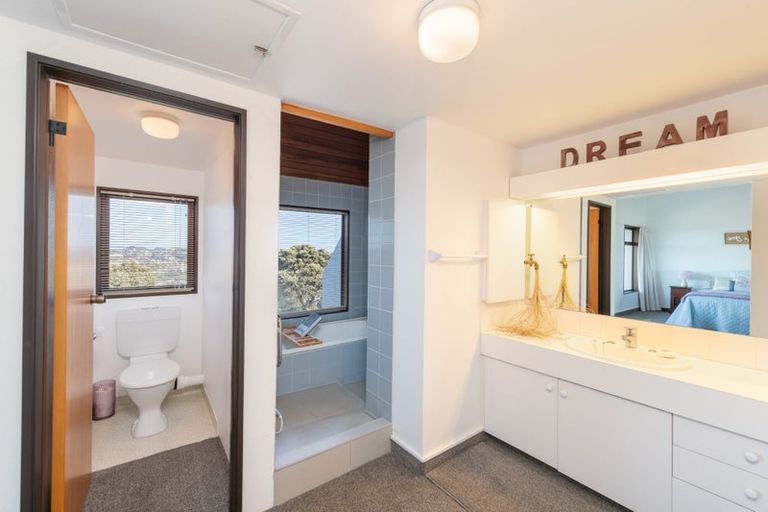 Photo of property in 22 Tamahine Street, Maupuia, Wellington, 6022