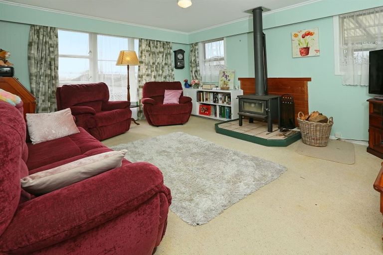 Photo of property in 137 Flanshaw Road, Te Atatu South, Auckland, 0610