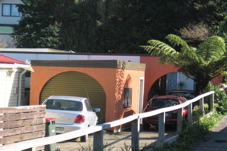 Photo of property in 31 Bassett Road, Johnsonville, Wellington, 6037