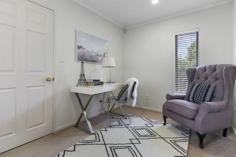 Photo of property in 22 The Esplanade, Eastern Beach, Auckland, 2012