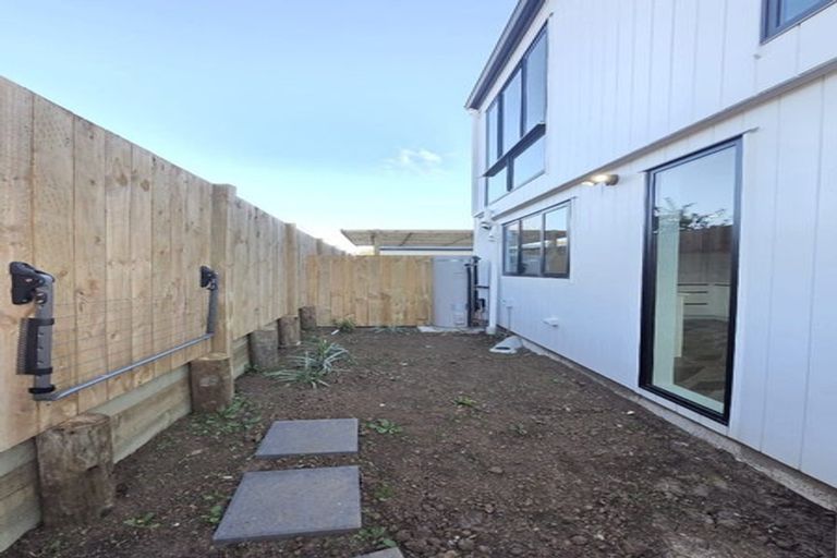 Photo of property in 408 Roscommon Road, Clendon Park, Auckland, 2103