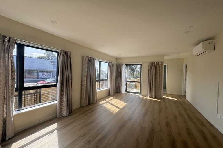 Photo of property in 367a Don Buck Road, Massey, Auckland, 0614