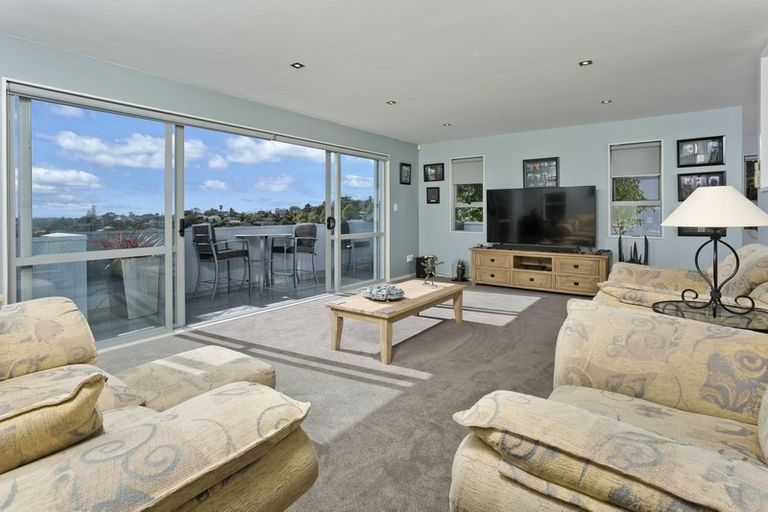 Photo of property in 589d East Coast Road, Browns Bay, Auckland, 0632