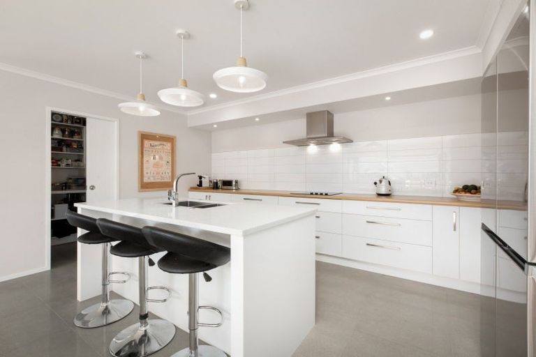 Photo of property in 6 Vantage Place, Omokoroa, 3114