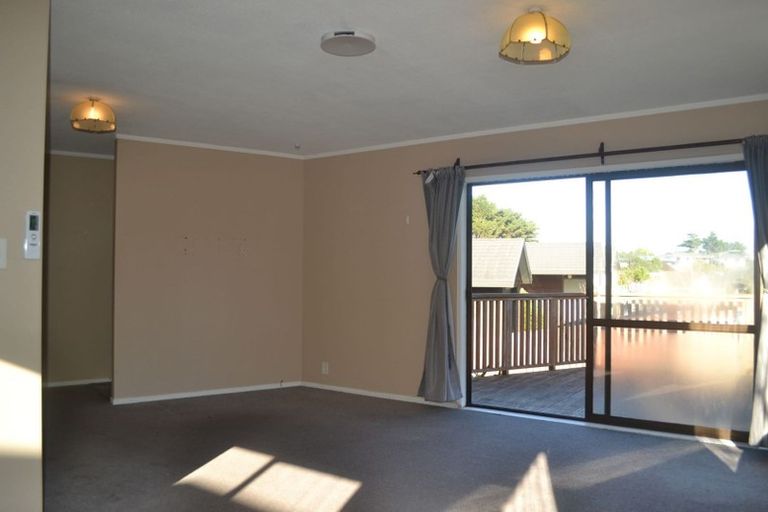 Photo of property in 1/52 Guadeloupe Crescent, Grenada Village, Wellington, 6037