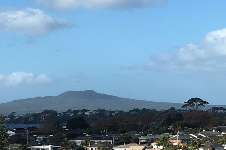 Photo of property in 31a Forrest Hill Road, Milford, Auckland, 0620