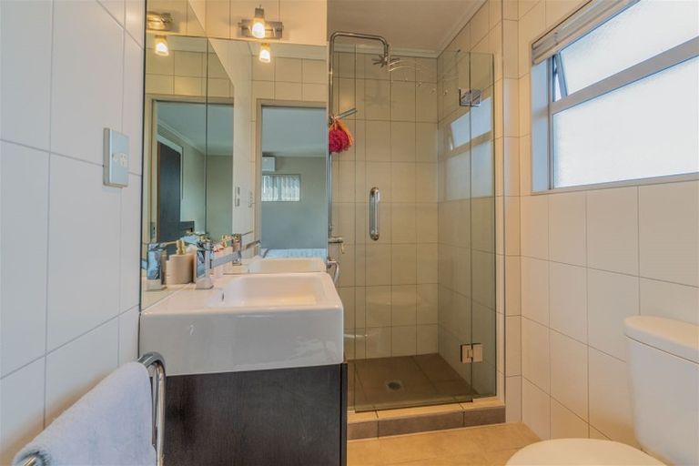 Photo of property in 4313a Great North Road, Glendene, Auckland, 0602