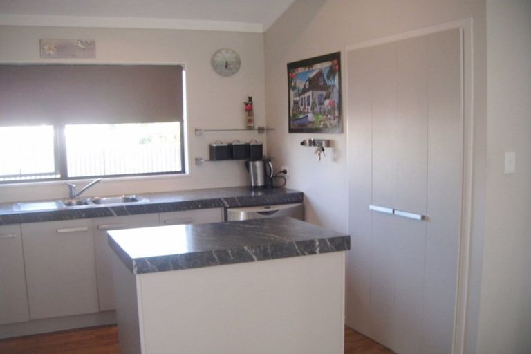 Photo of property in 24 Olive Terrace, Paraparaumu Beach, Paraparaumu, 5032