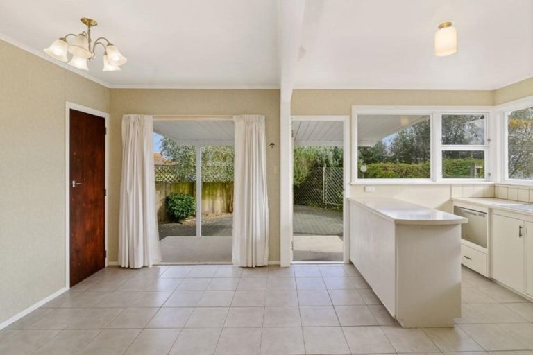 Photo of property in 2 Alastair Avenue, Owhata, Rotorua, 3010