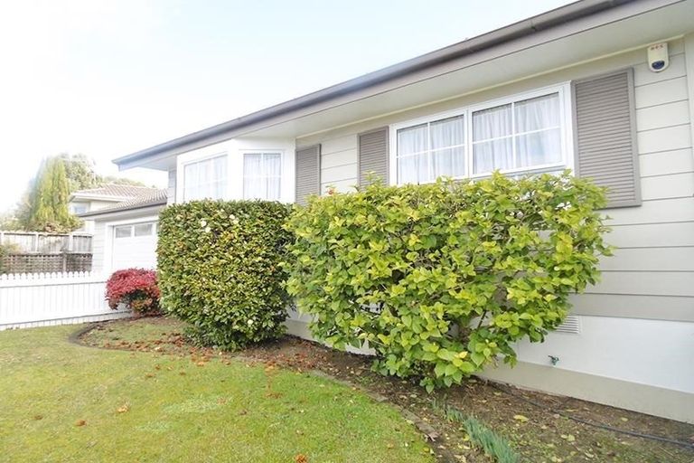 Photo of property in 2 Barbados Drive, Unsworth Heights, Auckland, 0632