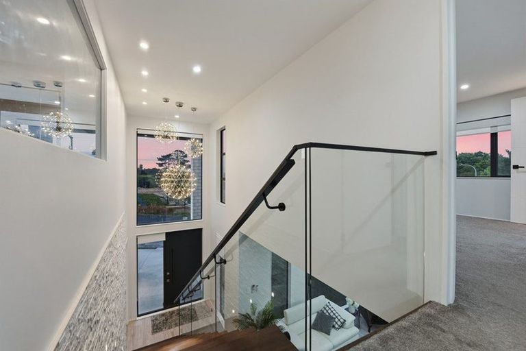 Photo of property in 7d Babich Road, Henderson Valley, Auckland, 0614