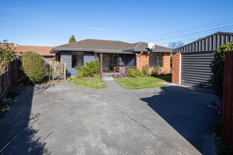 Photo of property in 2/83 Middlepark Road, Sockburn, Christchurch, 8042