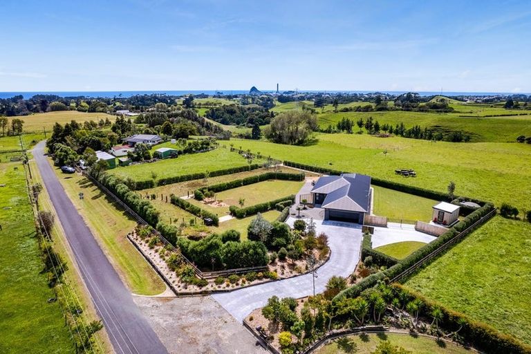 Photo of property in 135 Sealy Road, Omata, New Plymouth, 4374