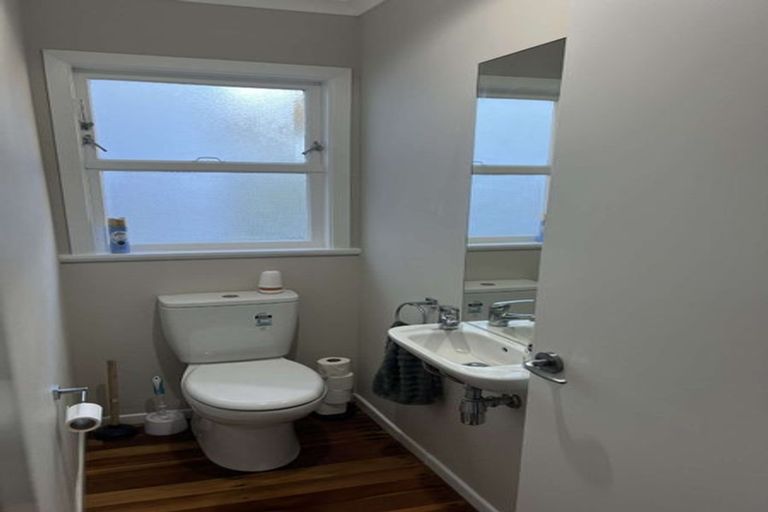 Photo of property in 113 Parkvale Road, Karori, Wellington, 6012