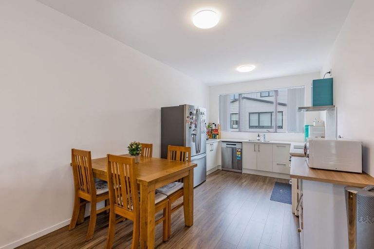 Photo of property in 15 Bloom Crescent, Sunnyvale, Auckland, 0612