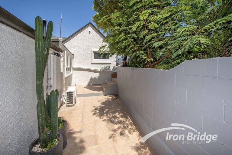 Photo of property in 24 Voelas Road, Lyttelton, 8082