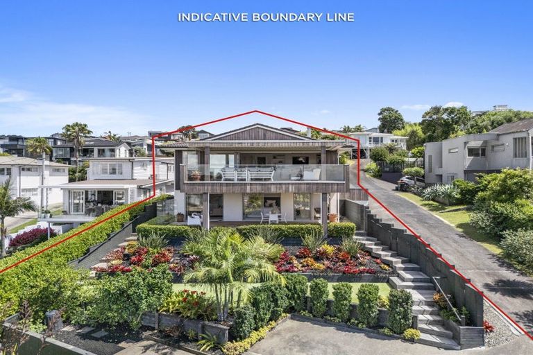 Photo of property in 7 Commodore Parry Road, Castor Bay, Auckland, 0620