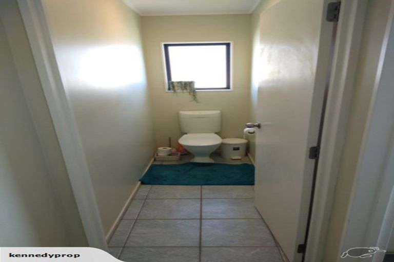 Photo of property in 16 Mackwell Road, Fairview Heights, Auckland, 0632