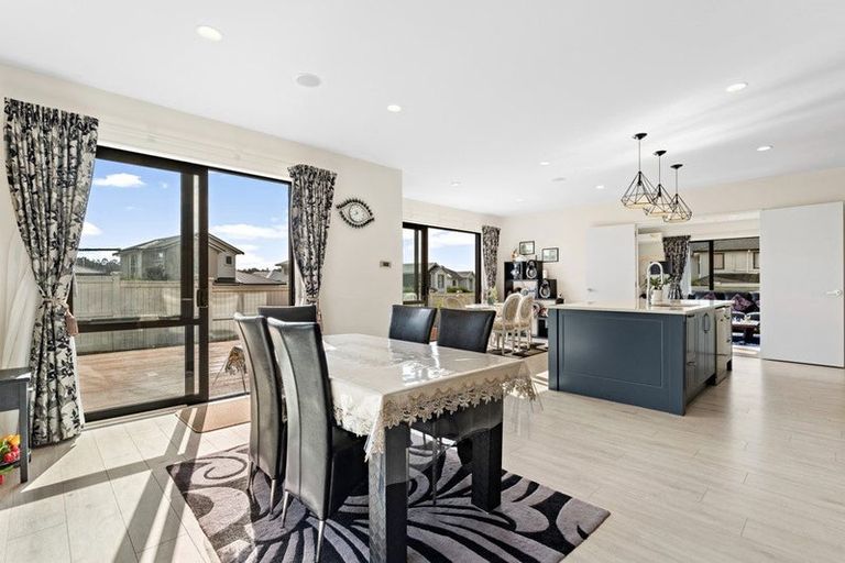 Photo of property in 24 Mettam Drive, Swanson, Auckland, 0614