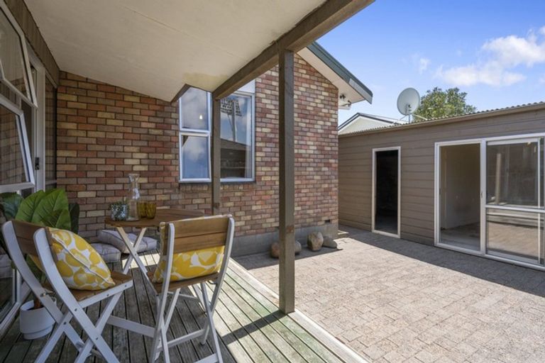 Photo of property in 27 Tukapa Street, Westown, New Plymouth, 4310