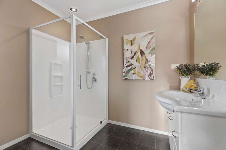 Photo of property in 19 Breaker Grove, Waiuku, 2123