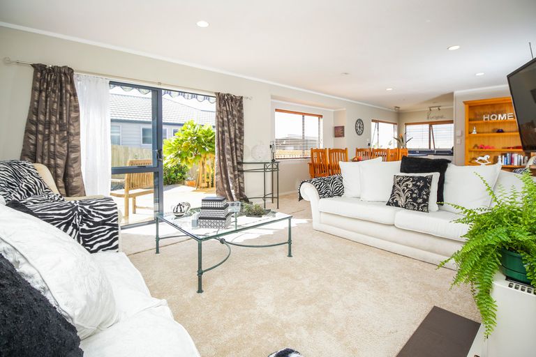 Photo of property in 49 Garton Drive, Massey, Auckland, 0614