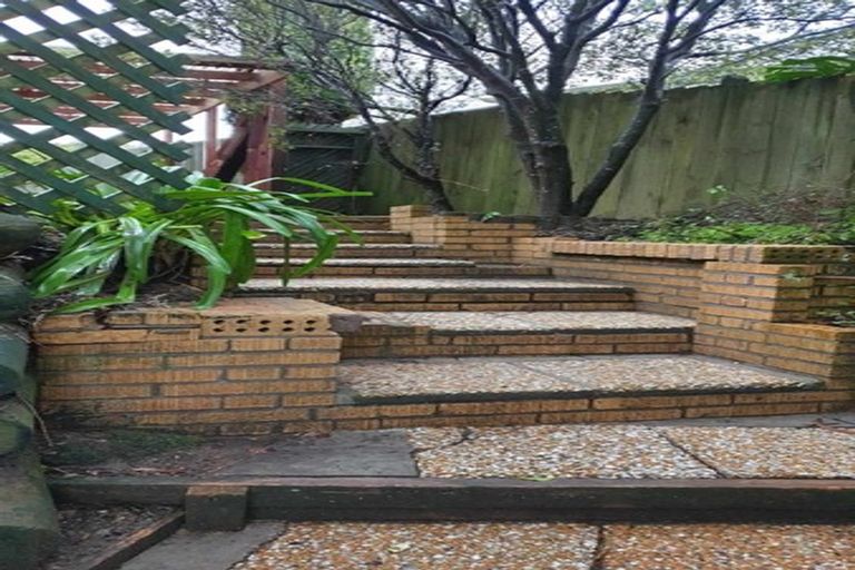 Photo of property in 18 Deverell Place, Northcross, Auckland, 0632