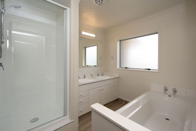 Photo of property in 169 Withells Road, Avonhead, Christchurch, 8042