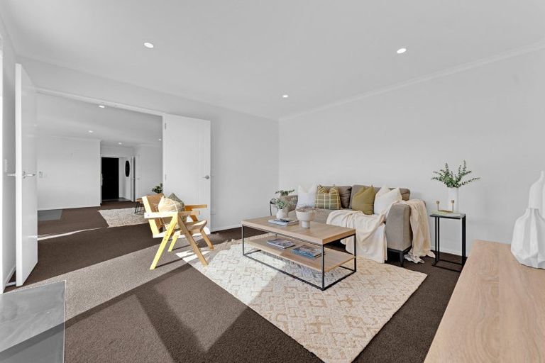 Photo of property in 16 Lippiatt Crescent, Pokeno, 2402