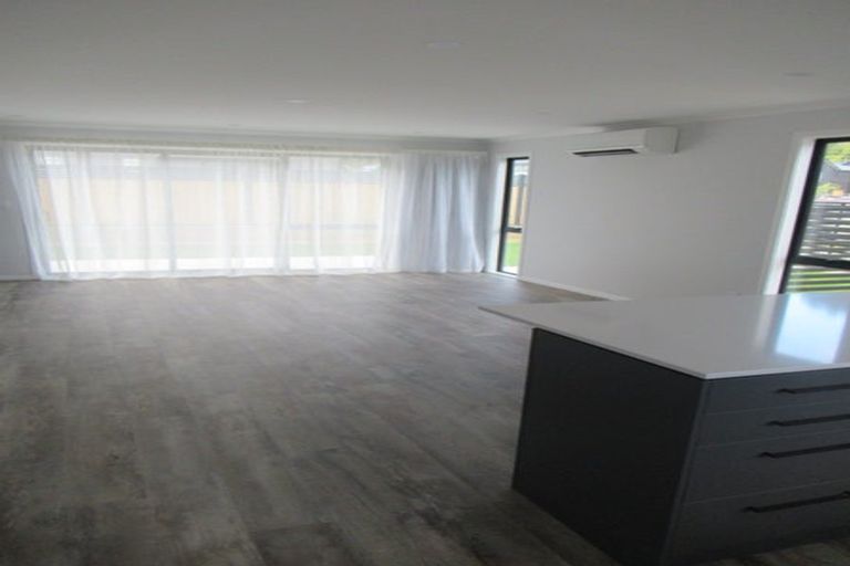 Photo of property in 28 Dahl Drive, Wallaceville, Upper Hutt, 5018