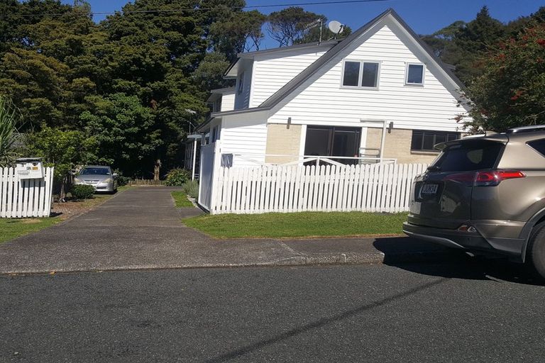 Photo of property in 1/35 Moore Street, Hillcrest, Auckland, 0627