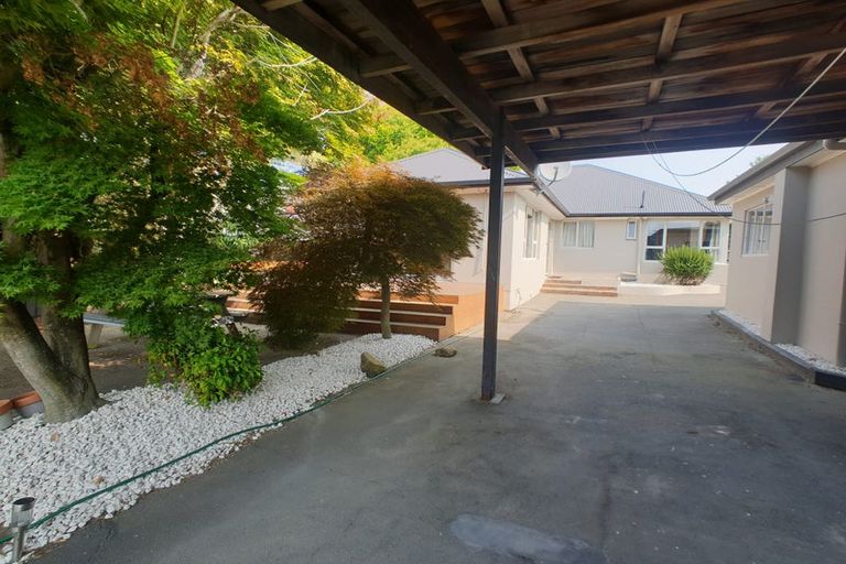 Photo of property in 37 Acacia Avenue, Upper Riccarton, Christchurch, 8041
