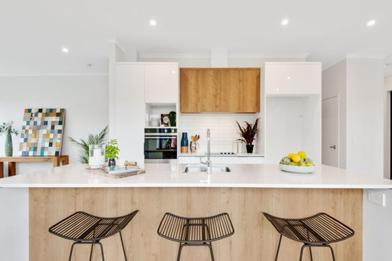 Photo of property in 12 Owen Chapman Drive, Red Beach, 0932