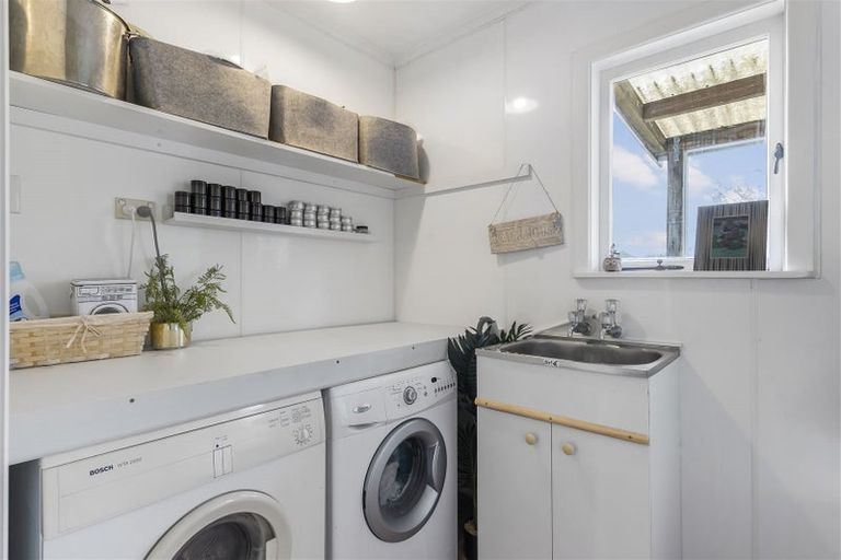 Photo of property in 76 Marine Parade, Mellons Bay, Auckland, 2014