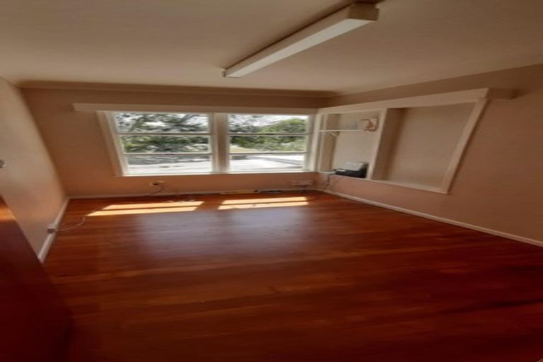 Photo of property in 377 East Coast Road, Mairangi Bay, Auckland, 0630