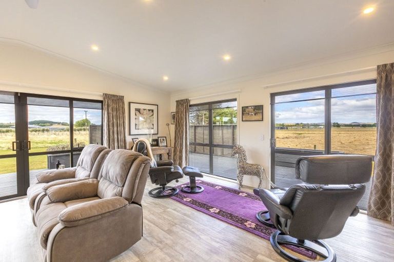 Photo of property in 1 Elm Place, Waipukurau, 4284