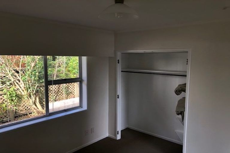 Photo of property in 4 Sispara Place, Beach Haven, Auckland, 0626