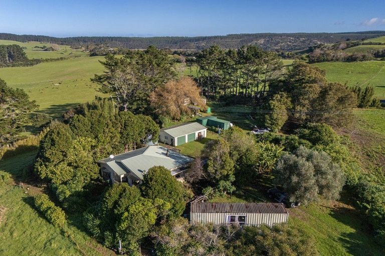 Photo of property in 2640 South Head Road, South Head, Helensville, 0874