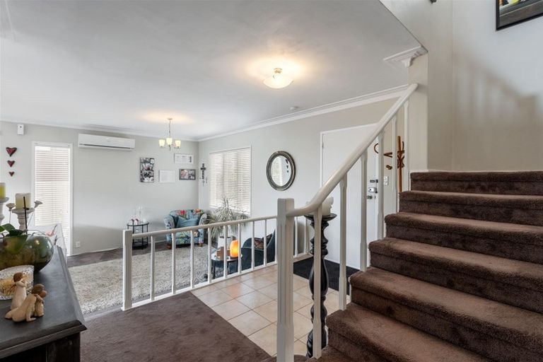 Photo of property in 14 Indus Place, Half Moon Bay, Auckland, 2012