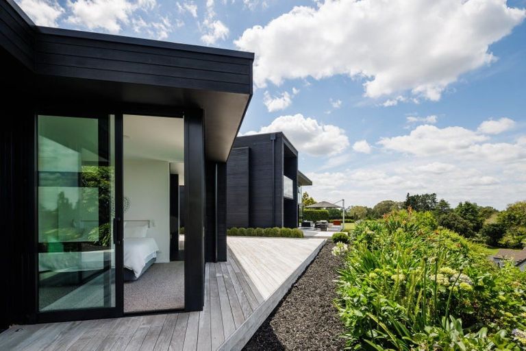 Photo of property in 92 Braid Road, St Andrews, Hamilton, 3200