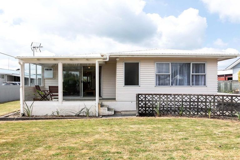 Photo of property in 11 Standish Street, Inglewood, 4330