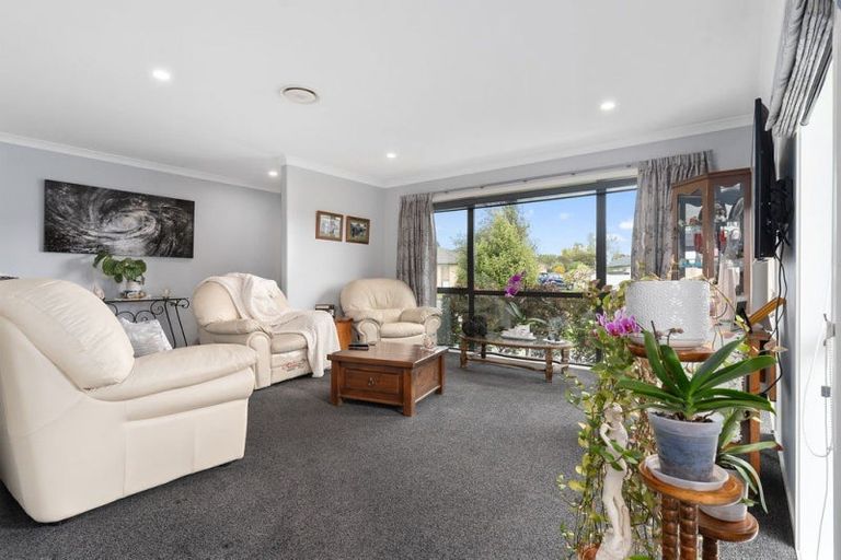 Photo of property in 10 Austin Reid Avenue, Carterton, 5713