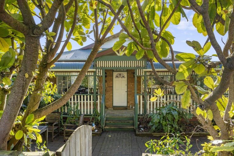 Photo of property in 72 Toi Street, Otaki Beach, Otaki, 5512