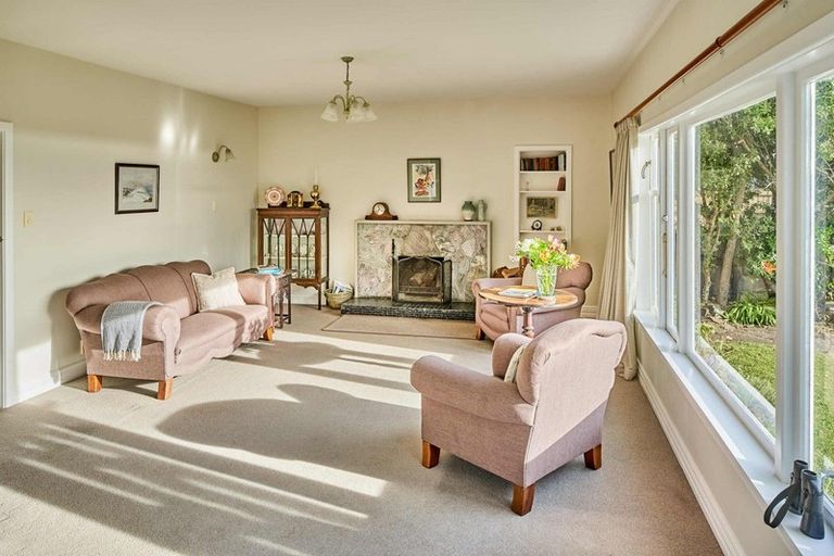 Photo of property in 1 Heketara Street, Eastbourne, Lower Hutt, 5013